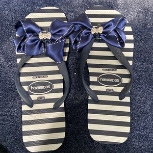 White and blue Havaianas size 9